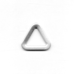 anilla triangular
